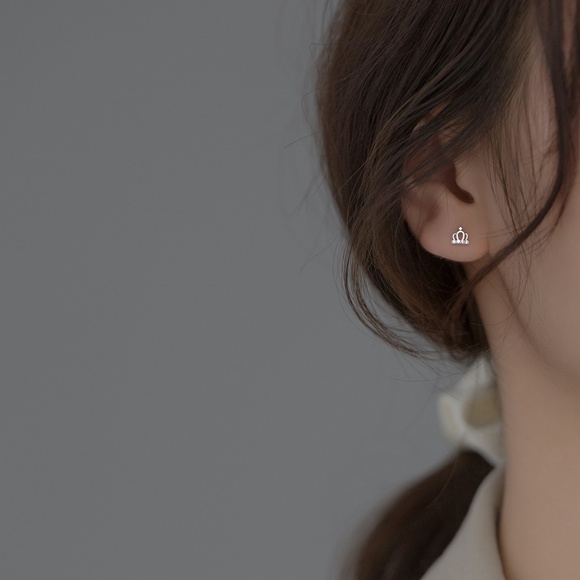 Sterling Silver Crown Stud Earrings Princess Crown Rhinestone Stud Earrings - Picture 3 of 5